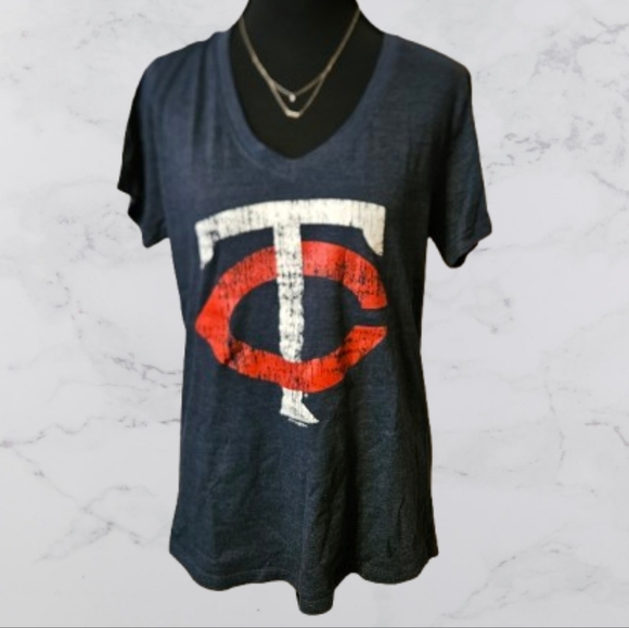 5th & Ocean Tops - Women's Large Minnesota Twins Short Sleeve V-neck T-shirt